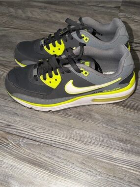 Nike Men’s Air Max wrights sneakers Gray White Neon Yellow/green EUC